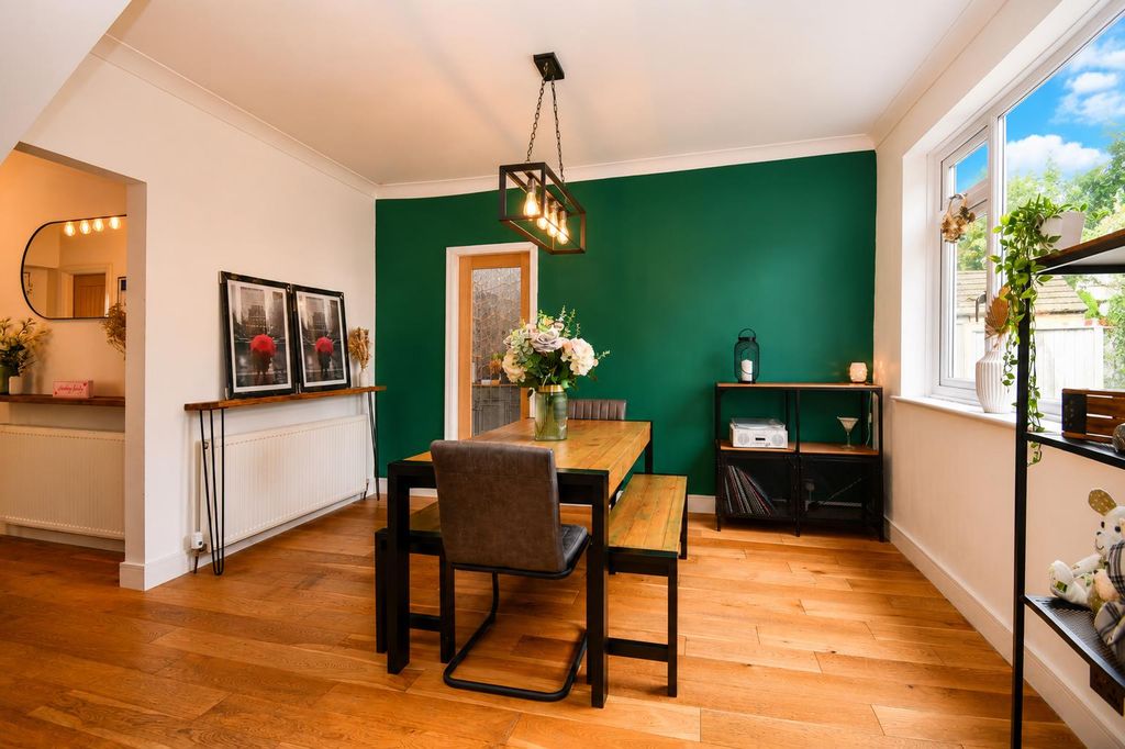 Property photo 2 of 21 Dining Room