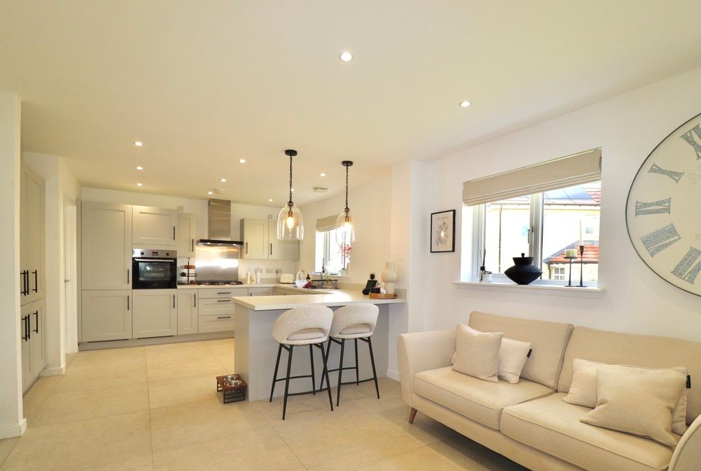 Additional image 9 of 4 bed detached house to rentEast Kip Walk, Murieston EH54