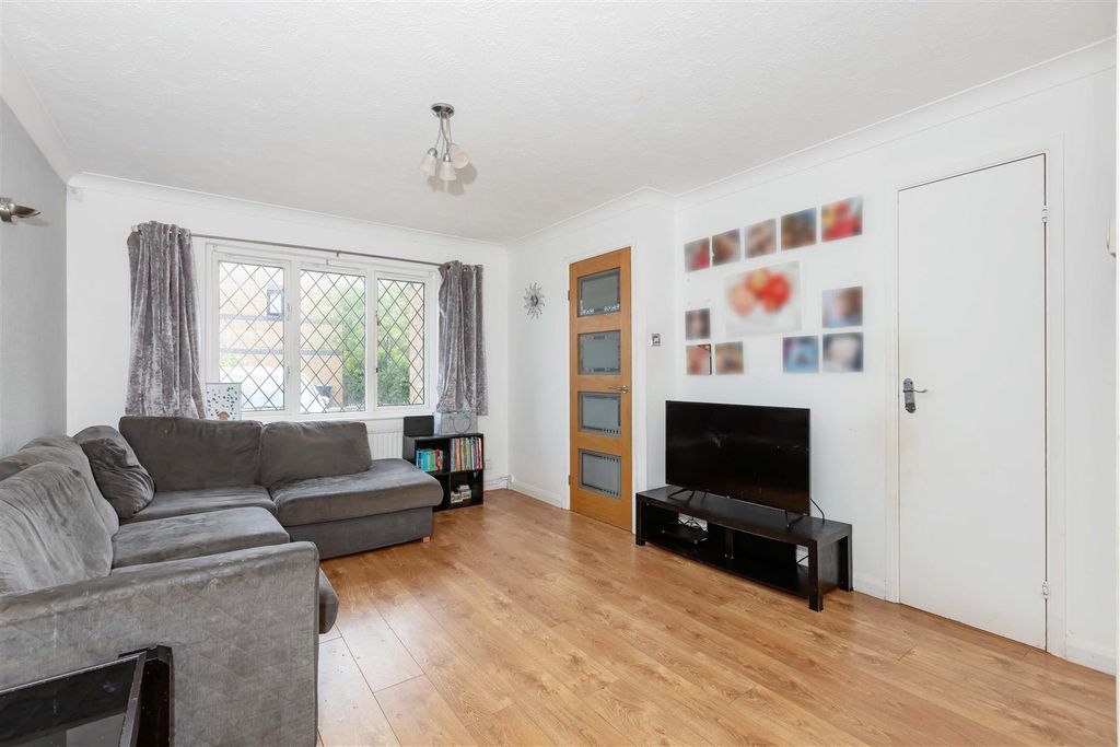 Property photo 2 of 12 Highclere_1.Jpg