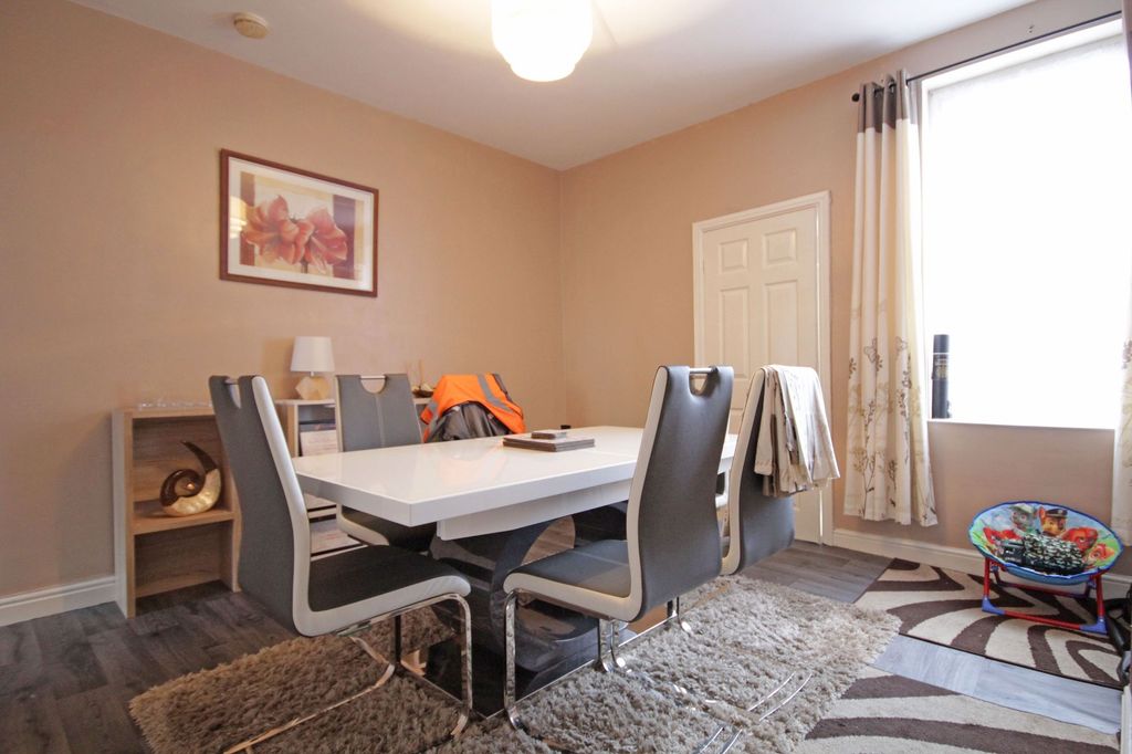 Property photo 3 of 10 Dining Room