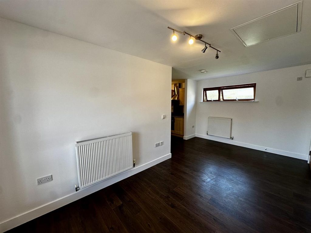 Property photo 3 of 11 3.Jpg