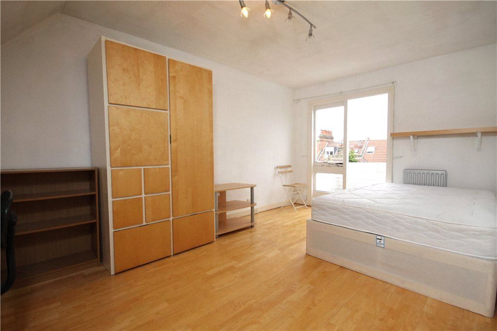 Property photo 2 of 8 Studio