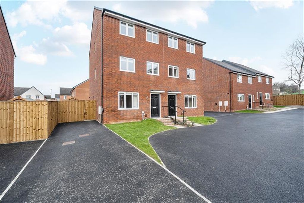 Property photo 1 of 12 (Main)