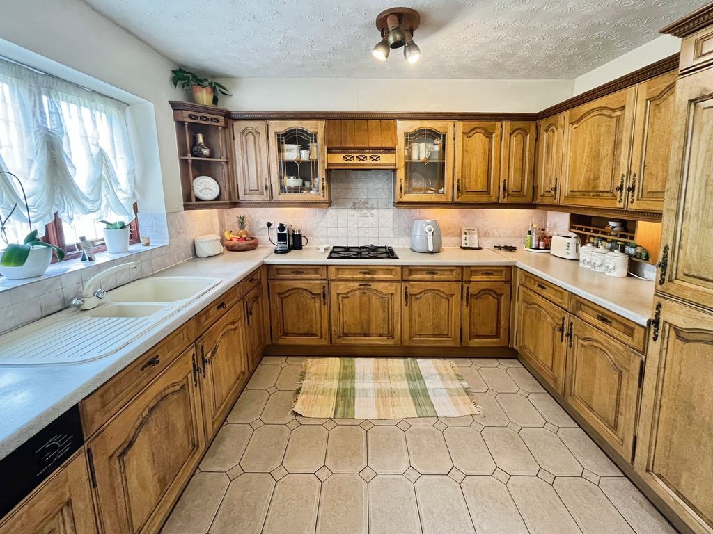 Property photo 3 of 37 Kitchen