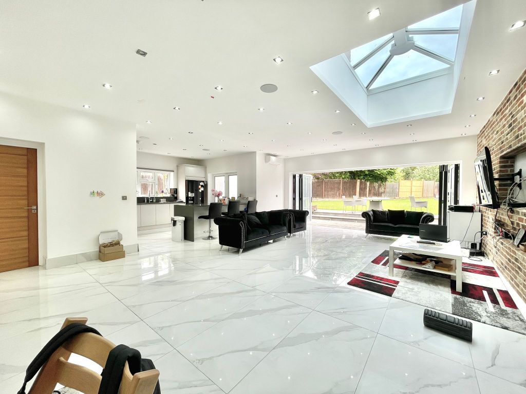 Property photo 2 of 28