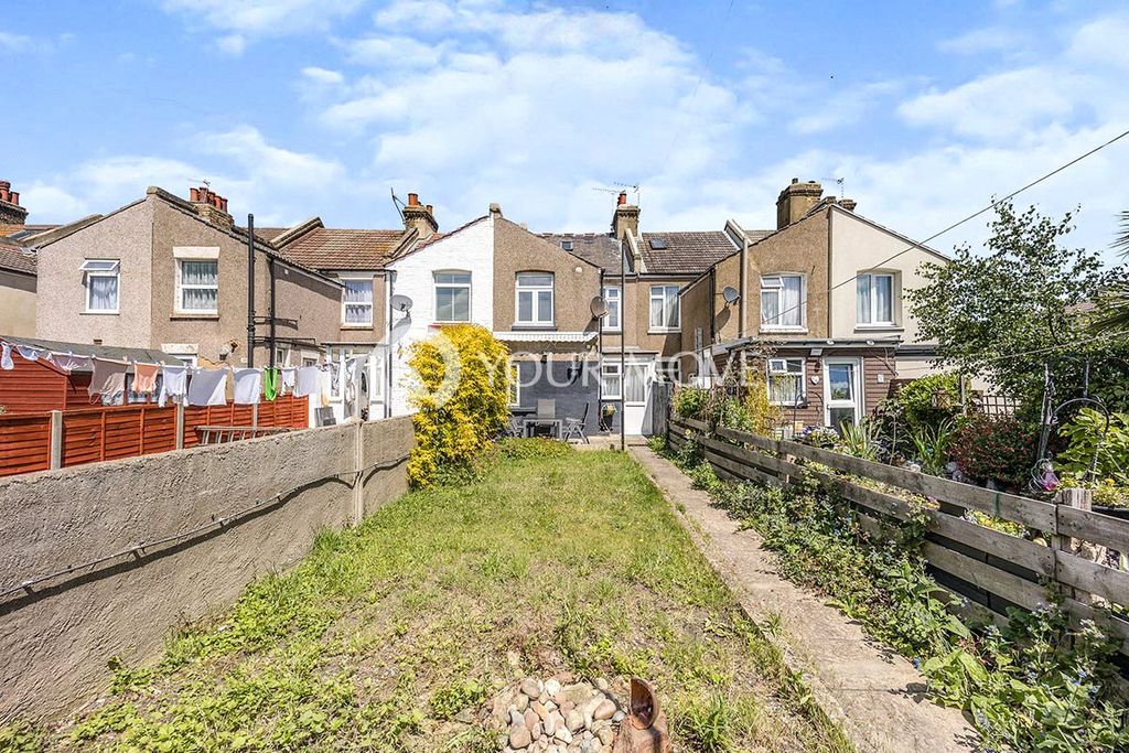Property photo 3 of 8 #Yourmovedartford