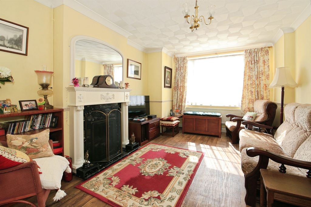 Property photo 2 of 20