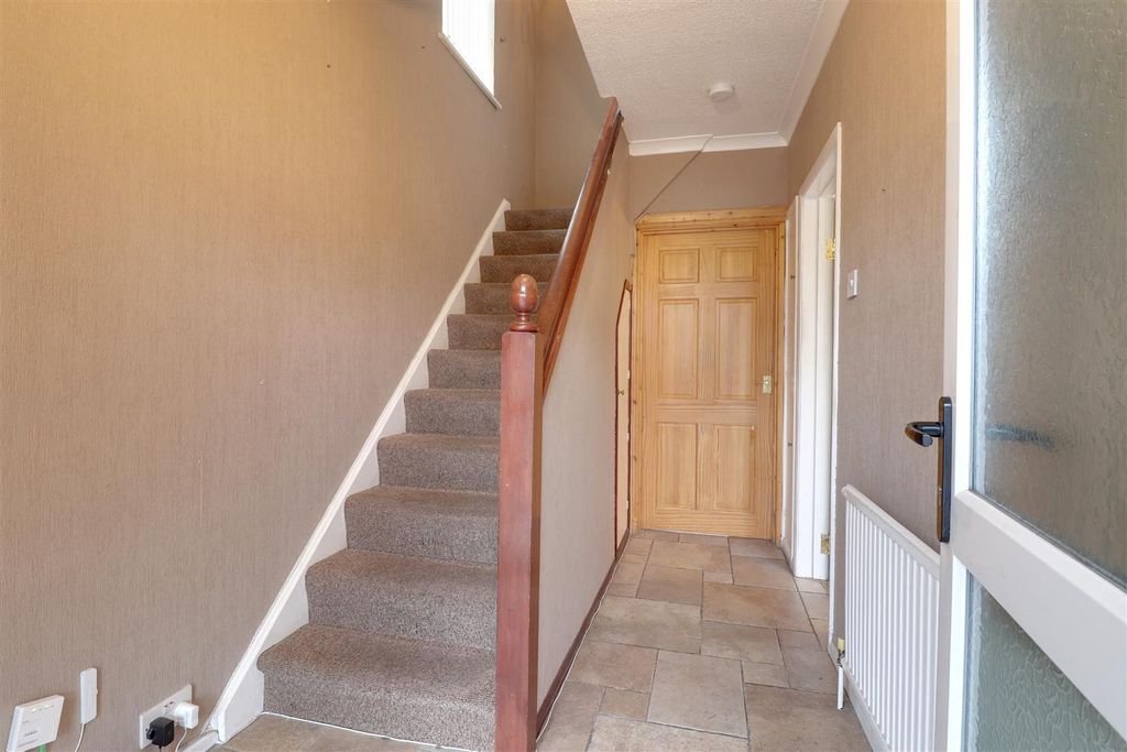 Property photo 2 of 13 Hallway