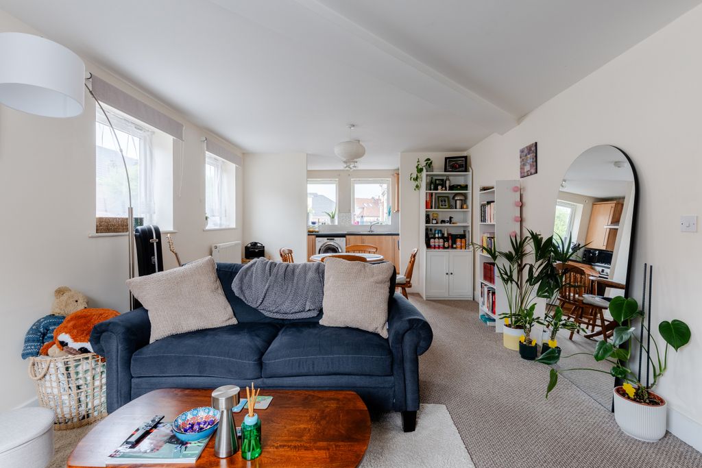 Property photo 2 of 13 A7409450-Hdr-1