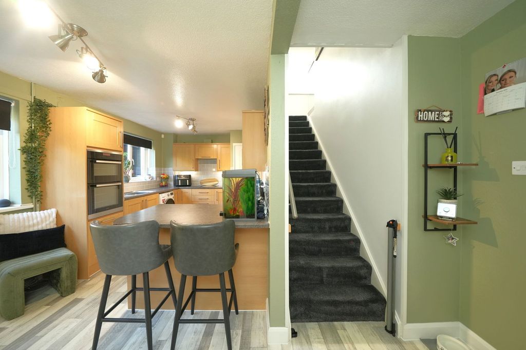 Property photo 3 of 37