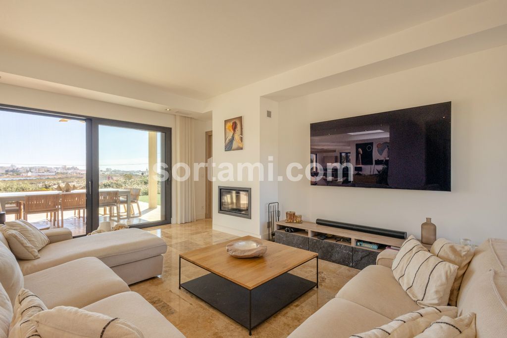 Property photo 2 of 47