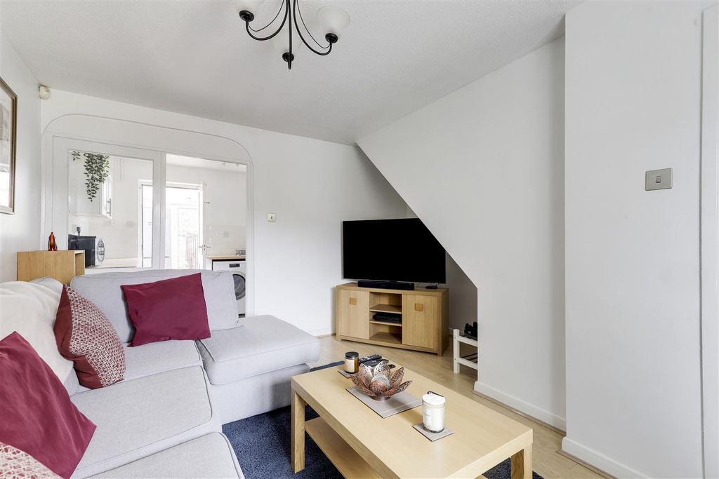 Property photo 3 of 15 6647.Jpg