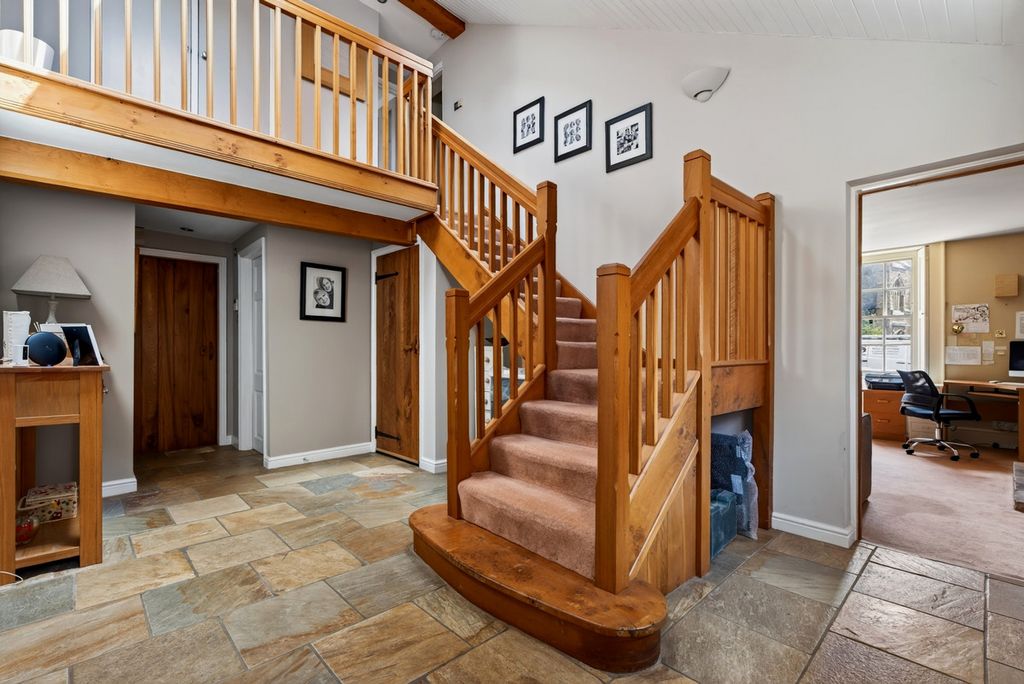Property photo 3 of 49
