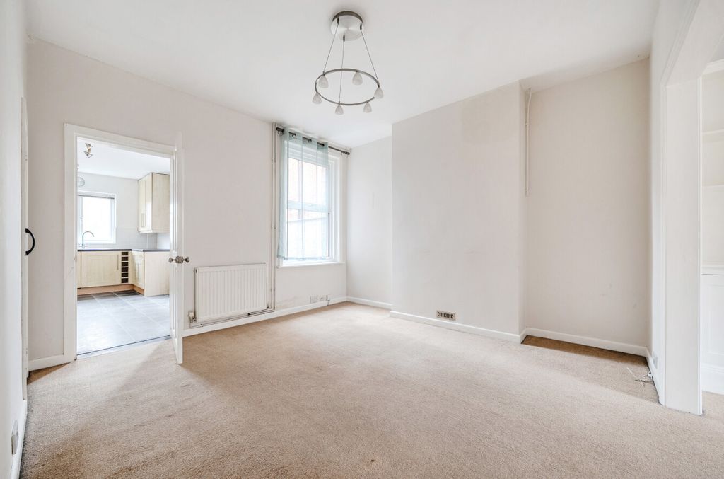 Property photo 3 of 8 1386598-13-692d8B...