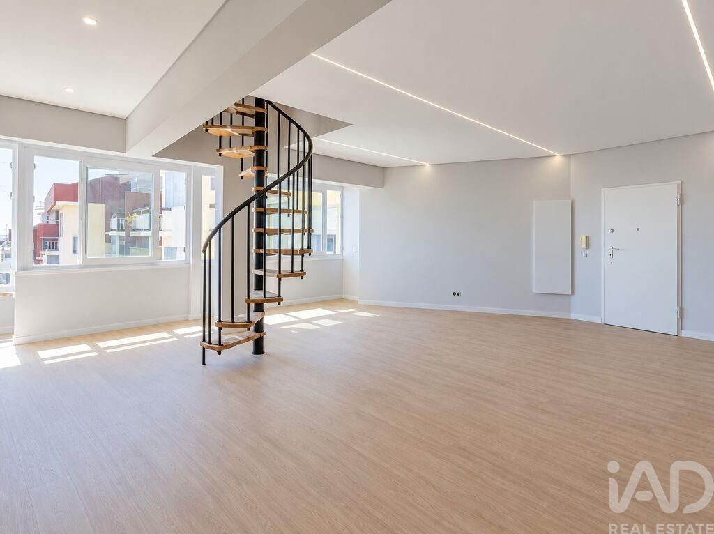 Property photo 2 of 32