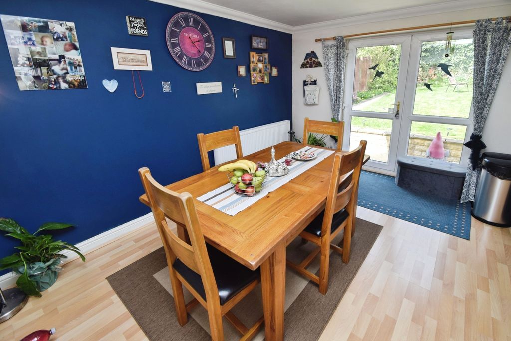 Property photo 3 of 15 195130B0-Diner