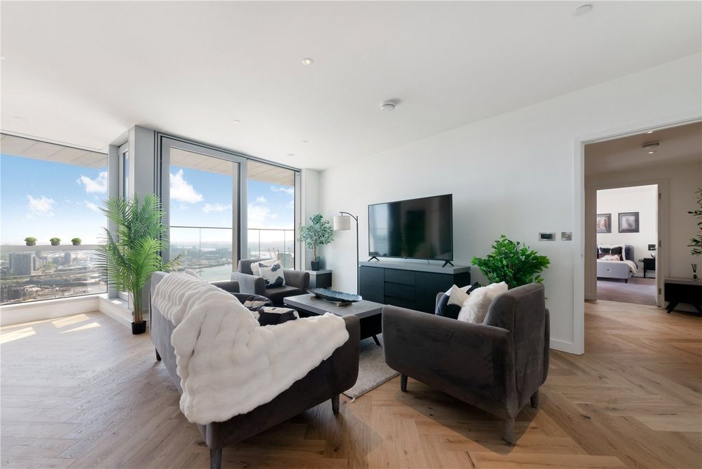 Property photo 1 of 25 Charrington Tower