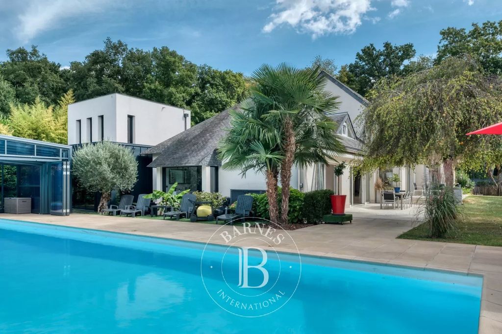 Property photo 2 of 31