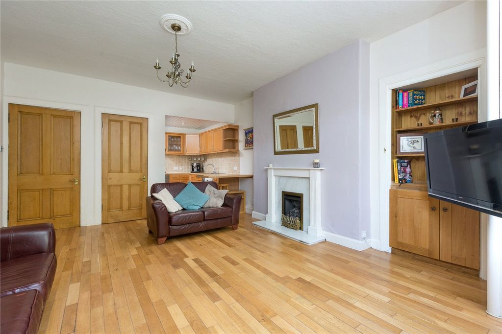 Property photo 3 of 18 Marchmont Street