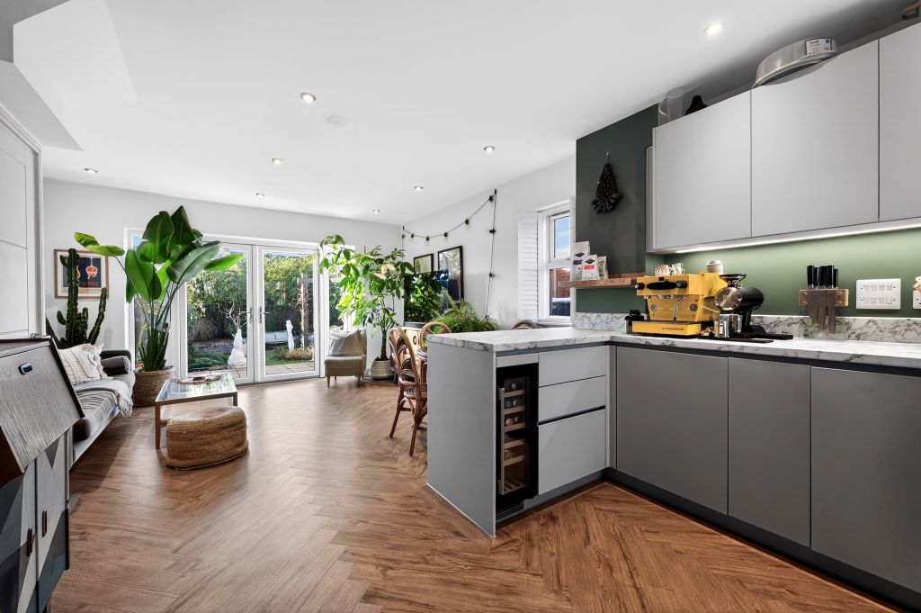 Property photo 2 of 18