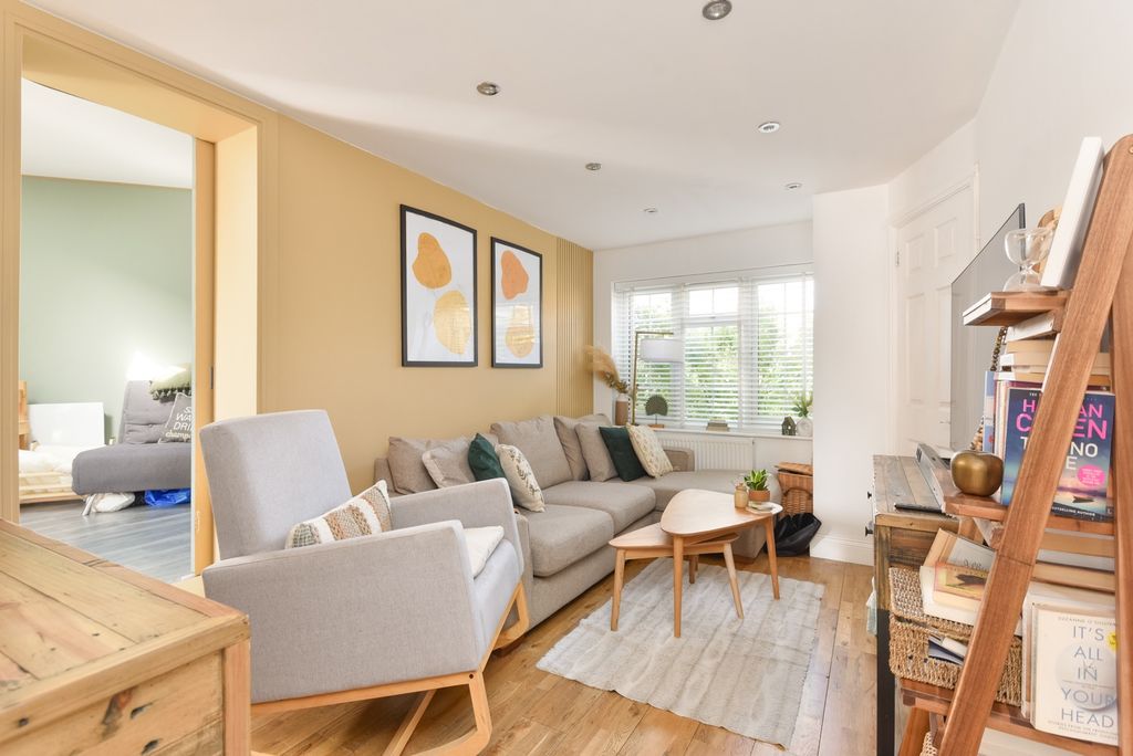 Property photo 2 of 15 4781105