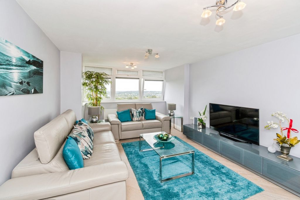Property photo 2 of 12 Pbox-Img.Jpg