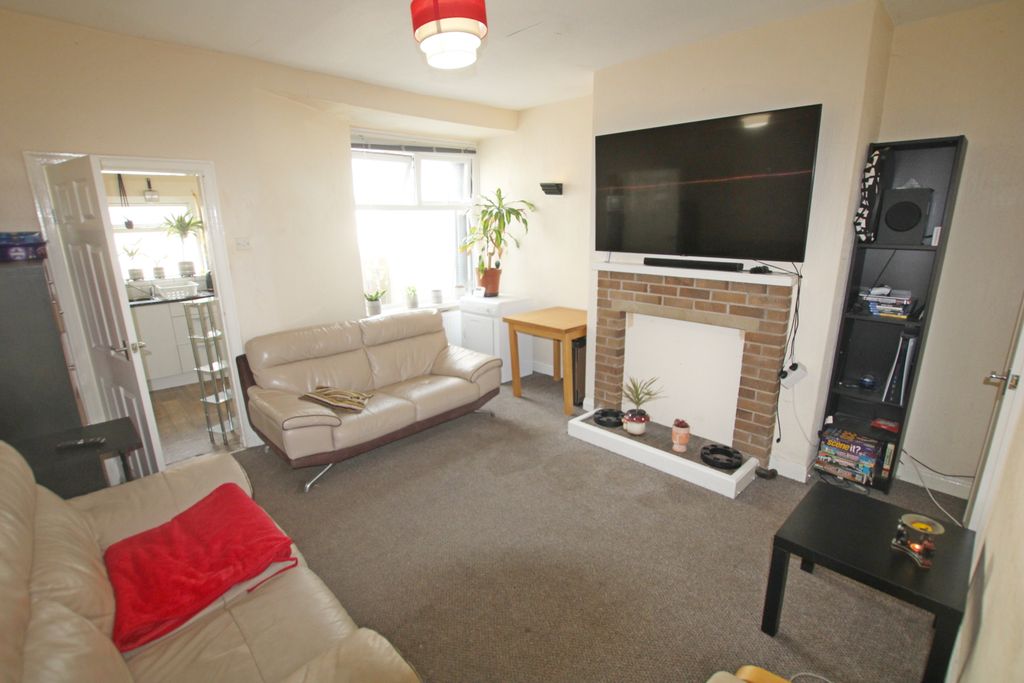 Property photo 3 of 8 3