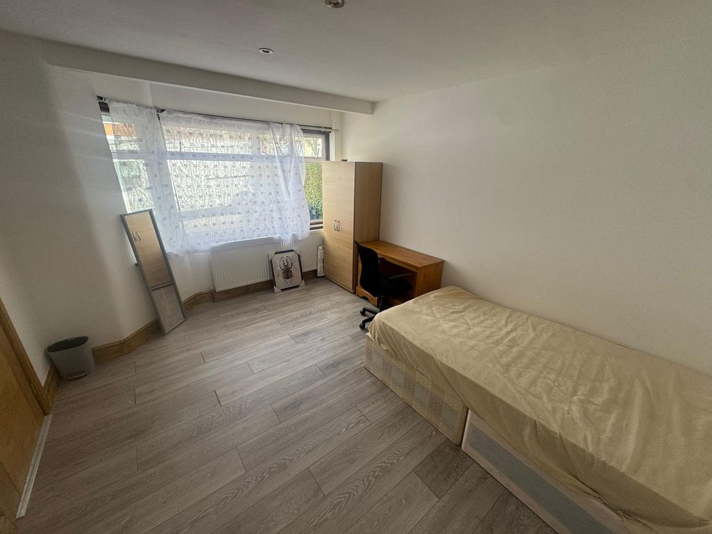 Property photo 1 of 2