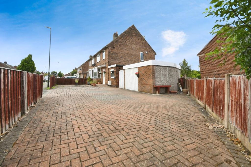 Property photo 1 of 20 Drive 02.Jpg
