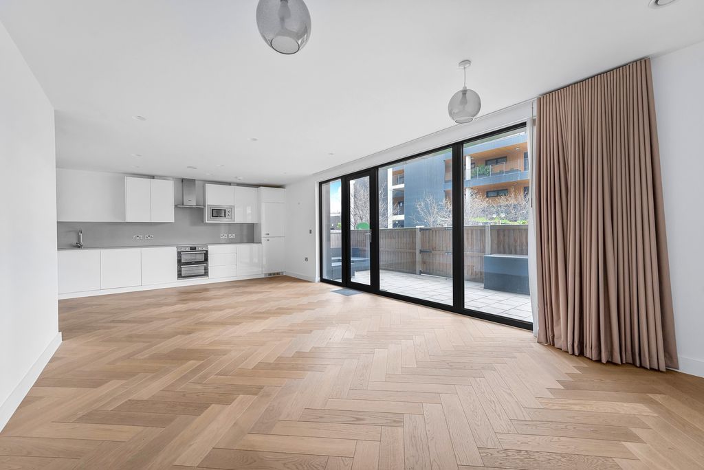 Property photo 3 of 17 Living Room