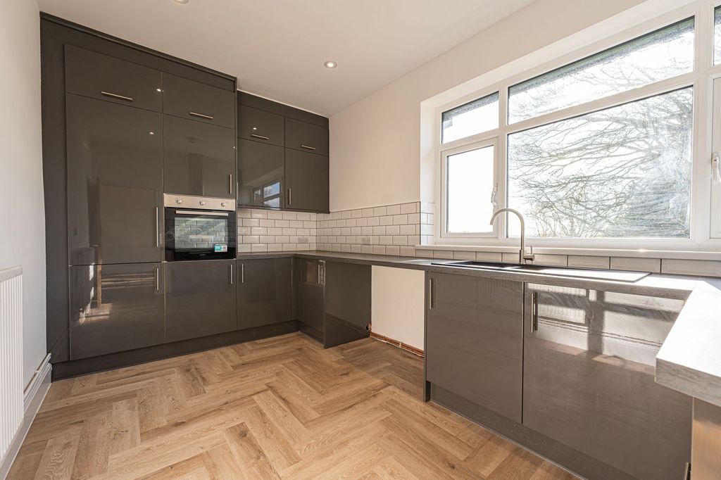 Property photo 2 of 38