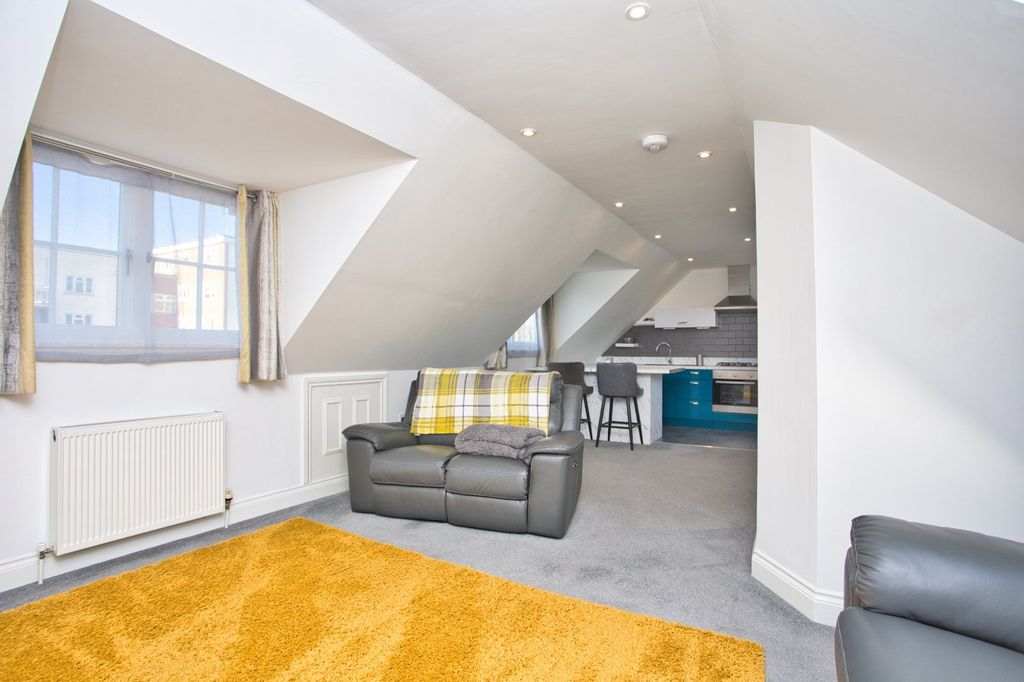 Property photo 3 of 9 Picture 3