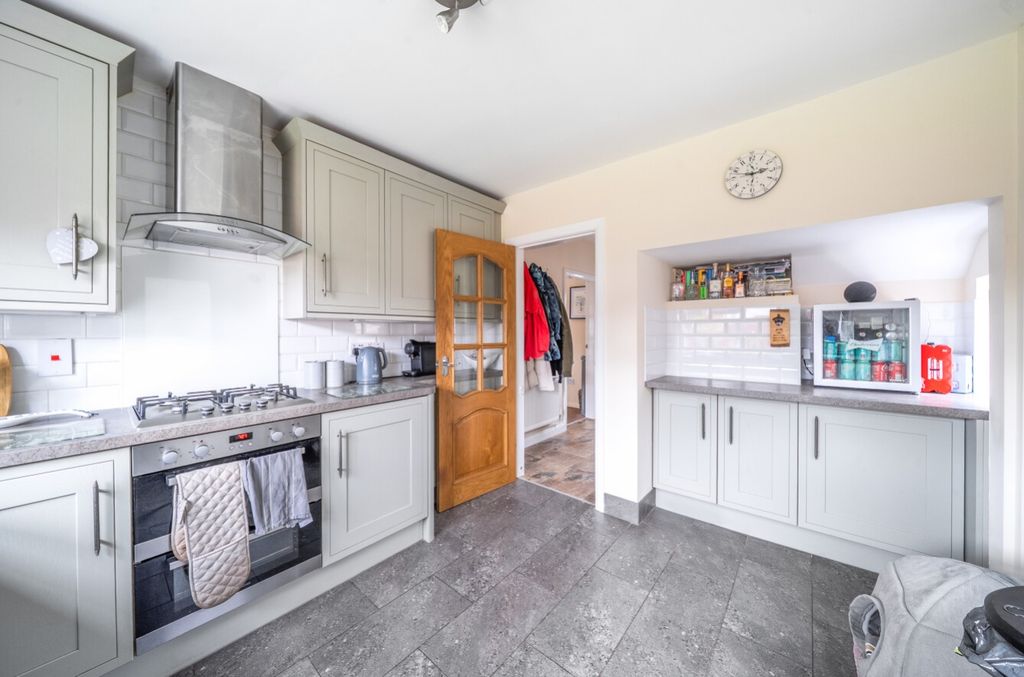 Property photo 3 of 12 -68B0682B986d4-l-1341649-12-68A71A641Af59