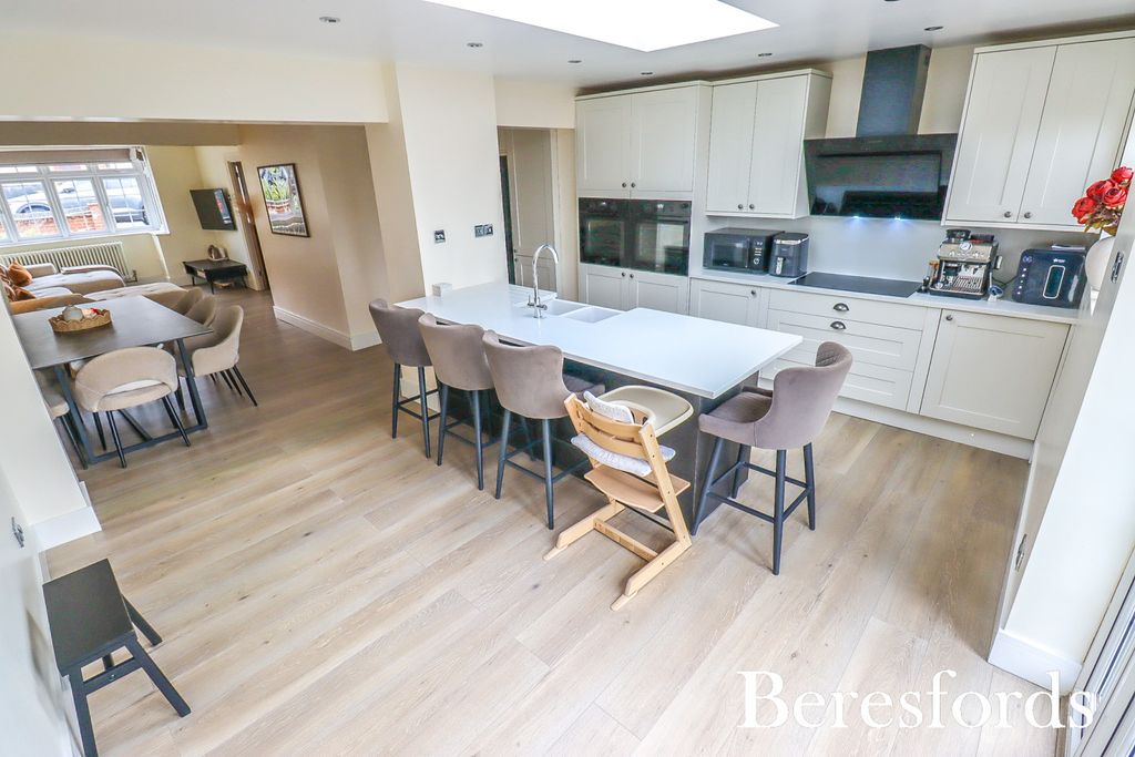 Property photo 2 of 35 Picture No. 14