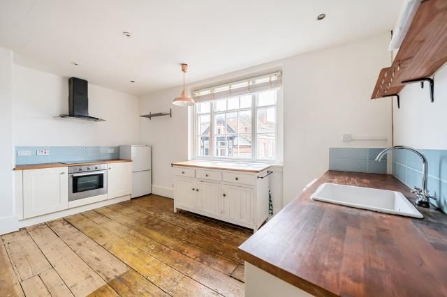 Property photo 3 of 10 Kitchen