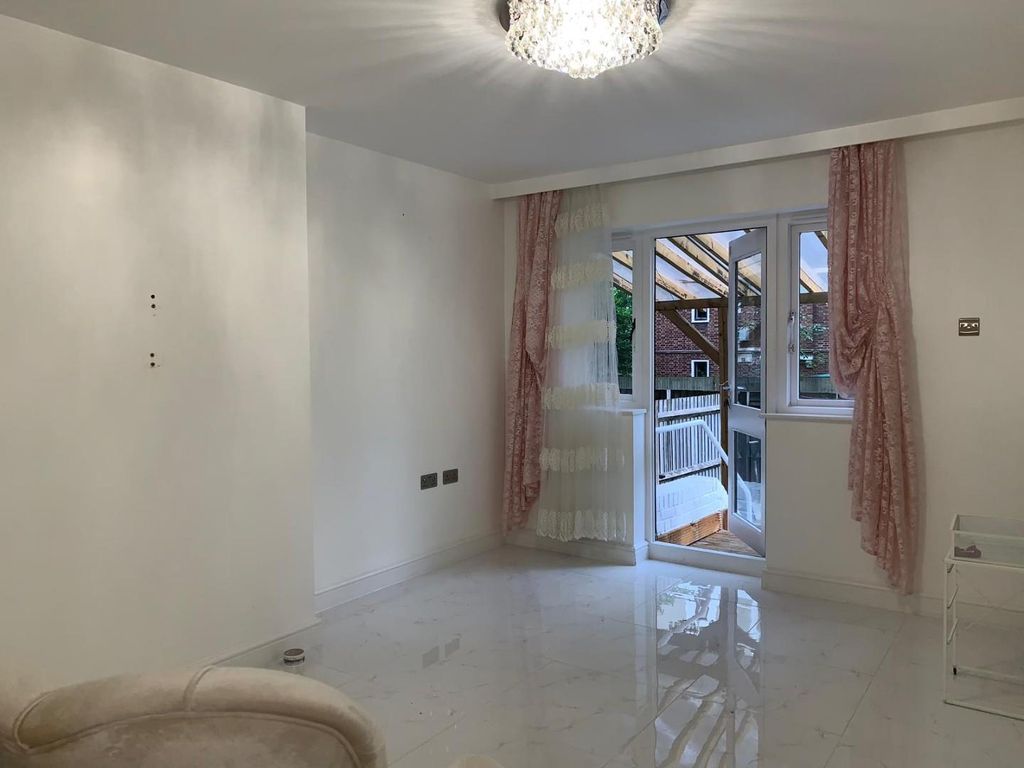 Property photo 3 of 10 Reception Area