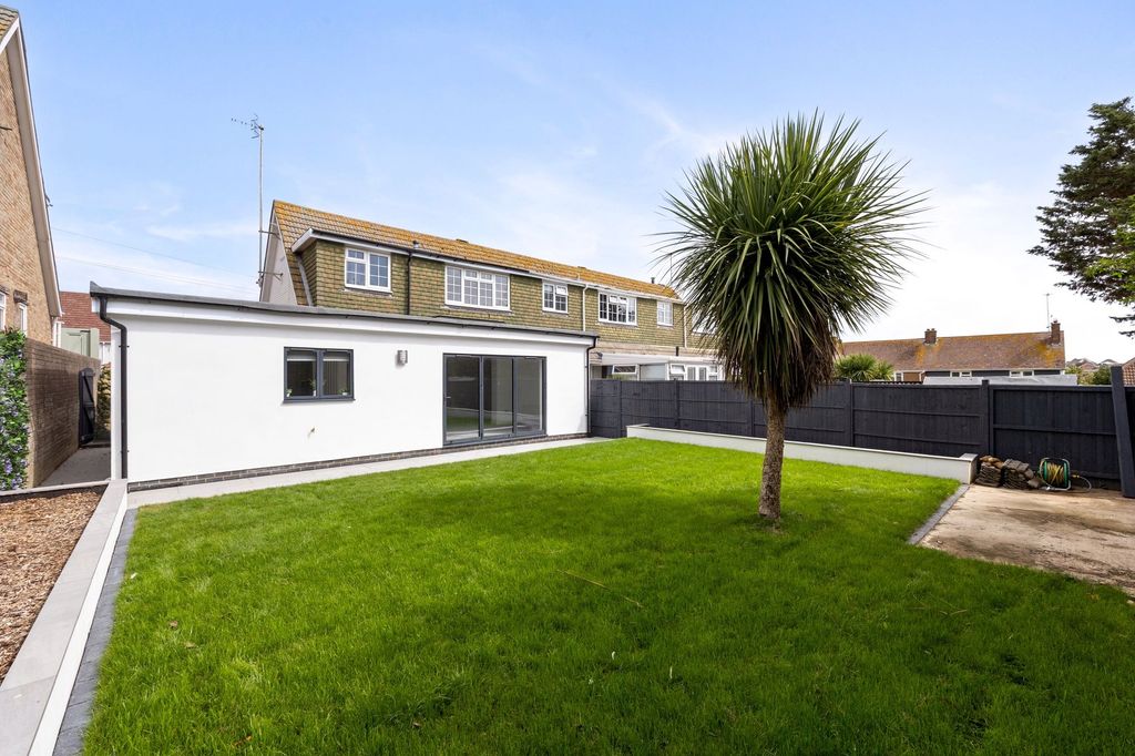 Property photo 2 of 32