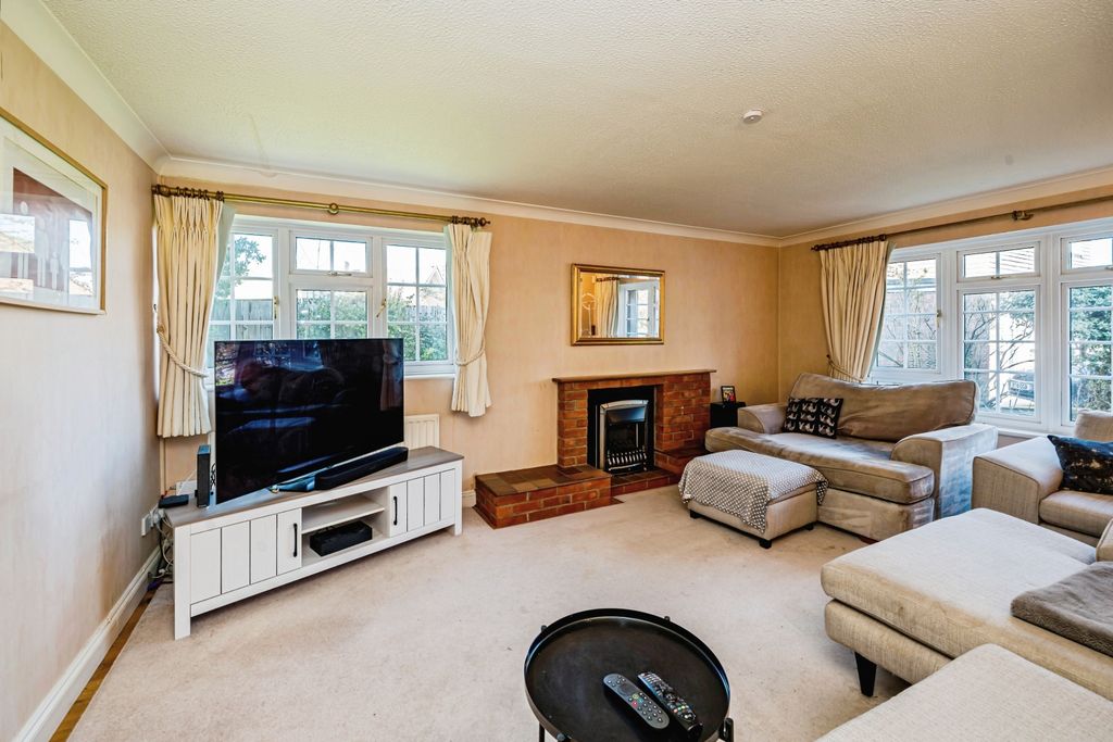 Property photo 2 of 23 14Cavendishclose-8