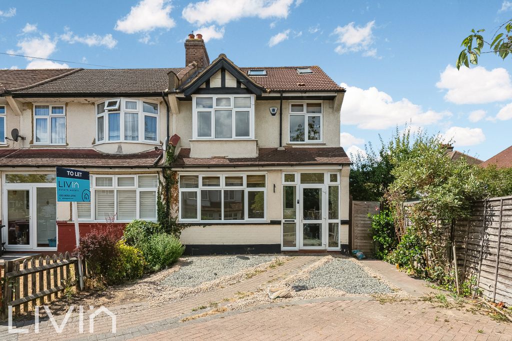 Property photo 1 of 12 Lynwood Gardens,62-63
