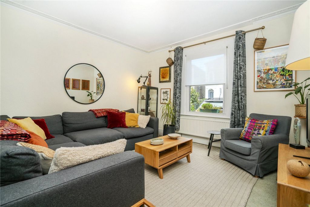 Property photo 2 of 21 Picture No. 17