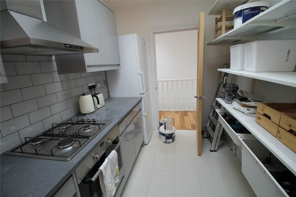 Property photo 3 of 6 Kitchen