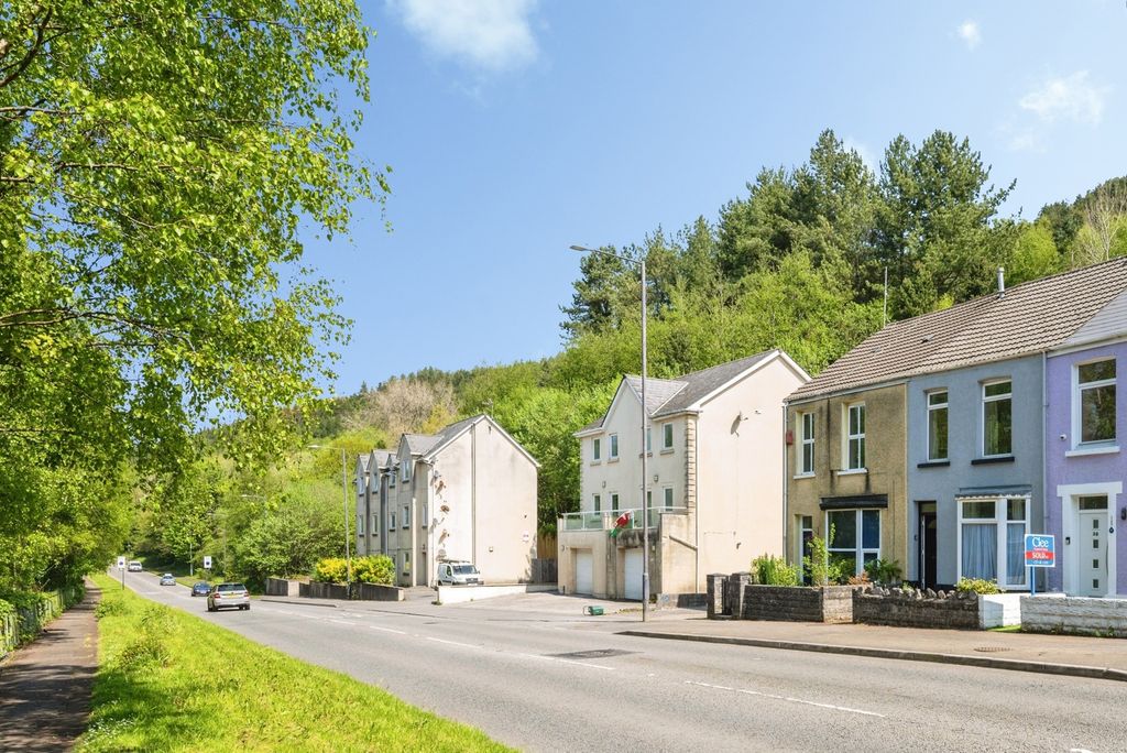 Property photo 3 of 18 Pbox-Img.Jpg