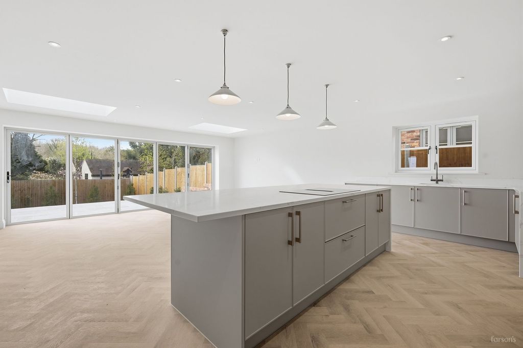 Property photo 3 of 27