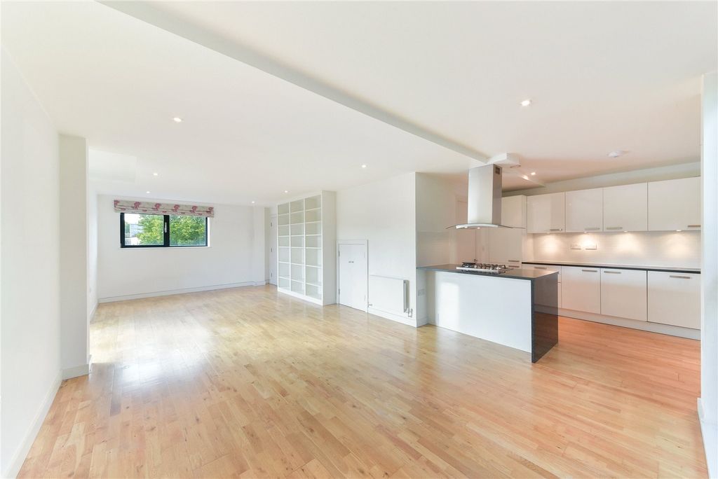 Property photo 2 of 14 Reception/ Kitchen