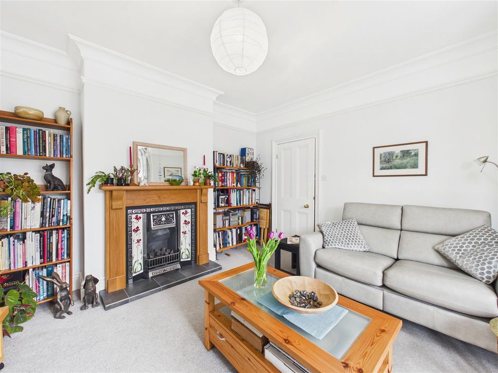 Property photo 3 of 30 Cam05476G0-Pr0220-Still012.Jpg