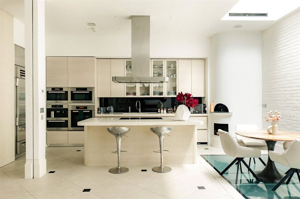 Property photo 3 of 14 Kitchen