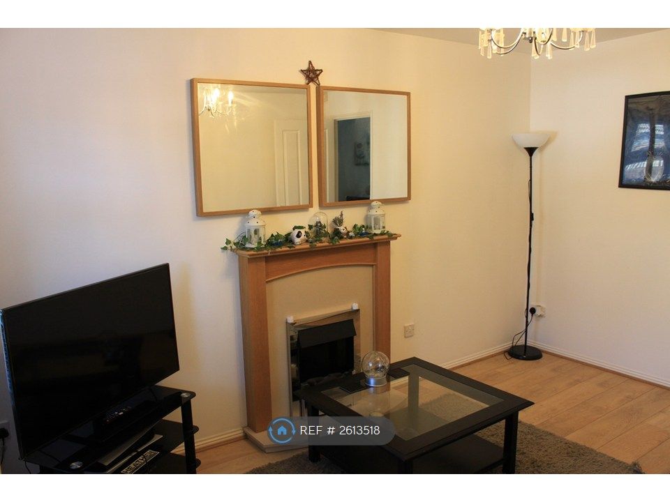 Property photo 3 of 12 Lounge