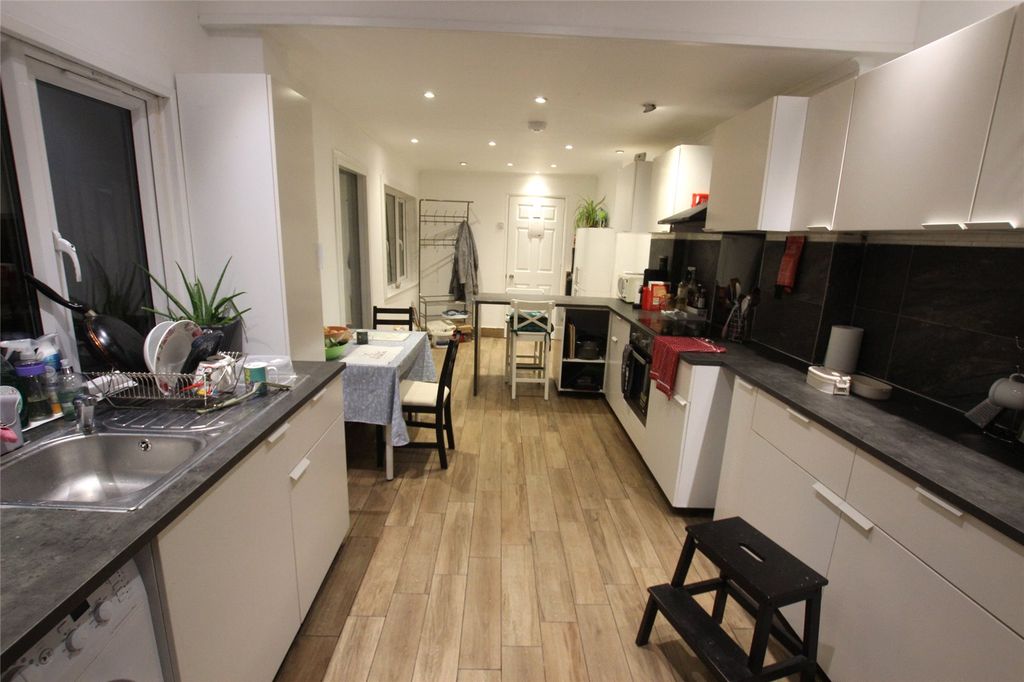 Property photo 3 of 9 Picture No. 14