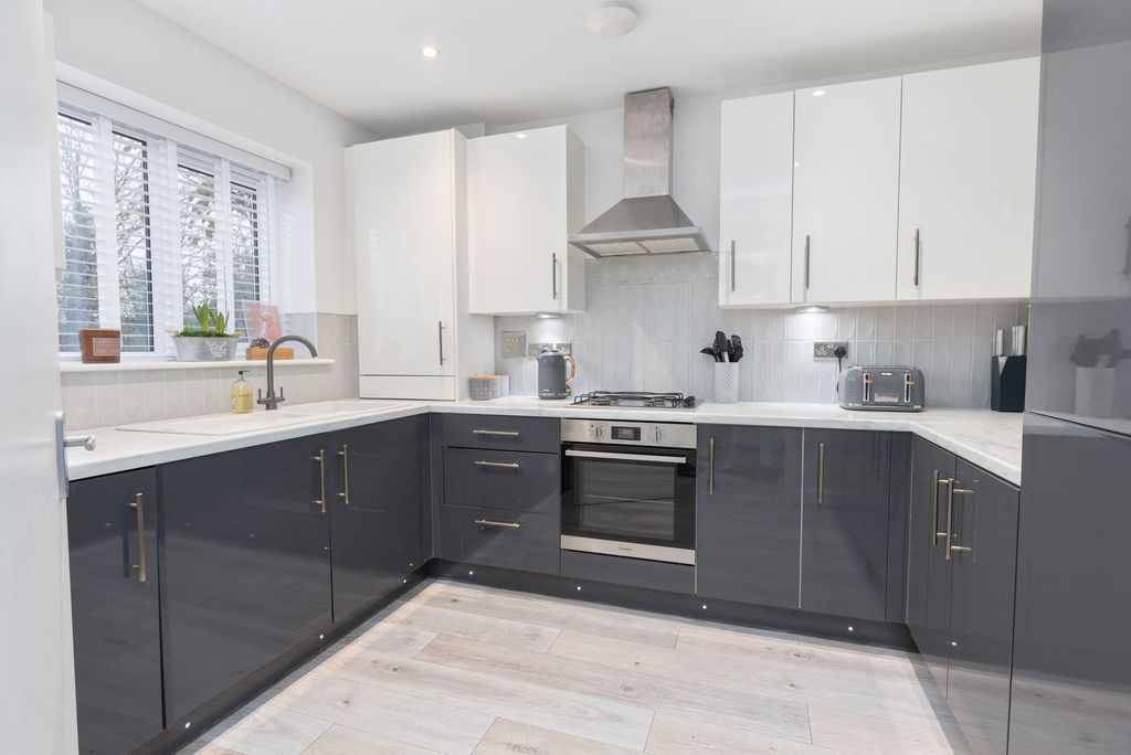 Property photo 3 of 25