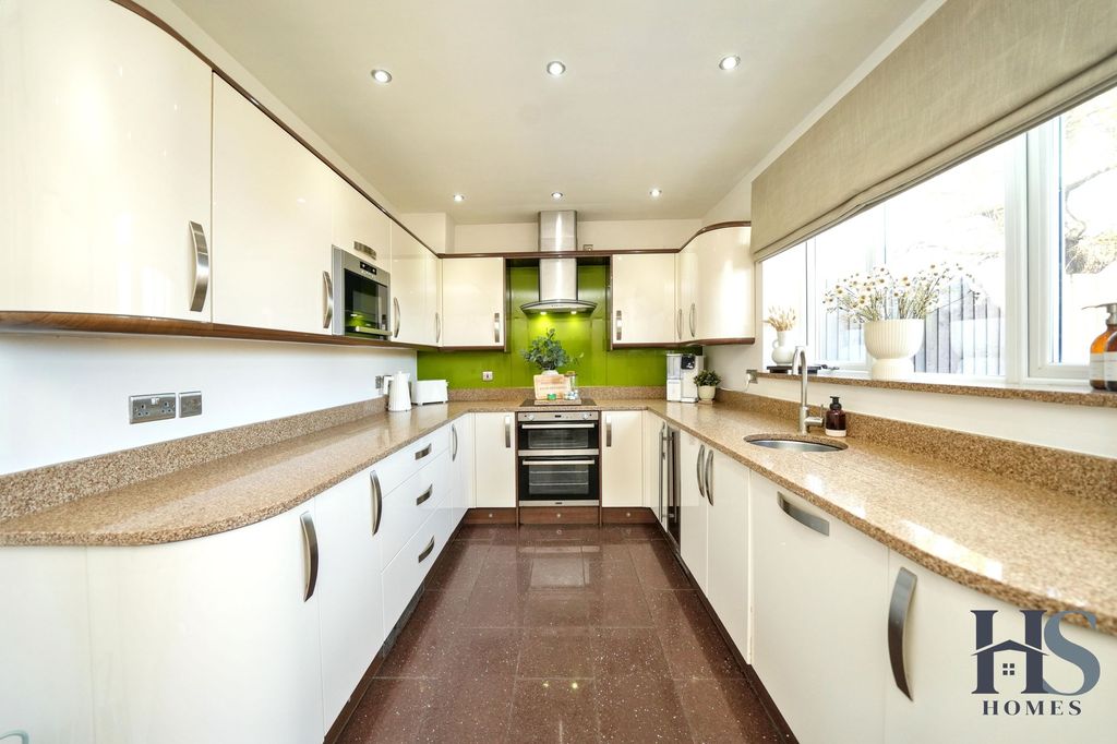 Property photo 3 of 47